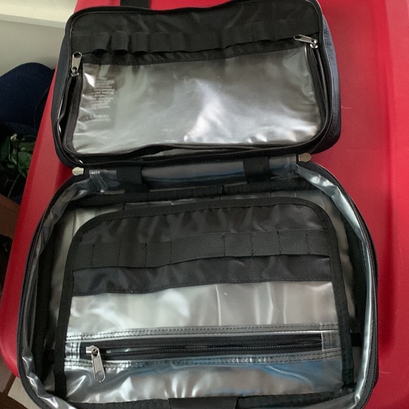 Travelers Choice essential bag - Picture 8 of 8